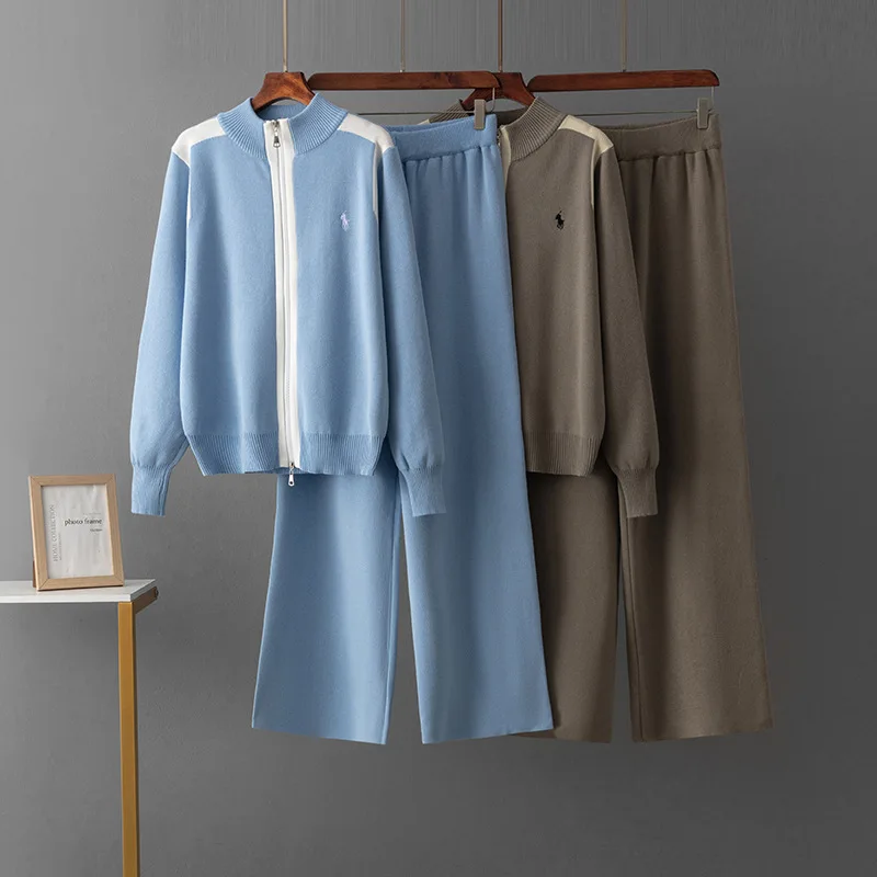 Новая зимняя вязаная толстовка на молнии с рисунком букв, повседневные широкие брюки, комплект из двух предметов, женские брюки, офисная одежда
Новая зимняя вязаная толстовка на молнии с рисунком букв, повседневные широкие брюки, комплект из двух предметов, женские брюки, офисная одежда