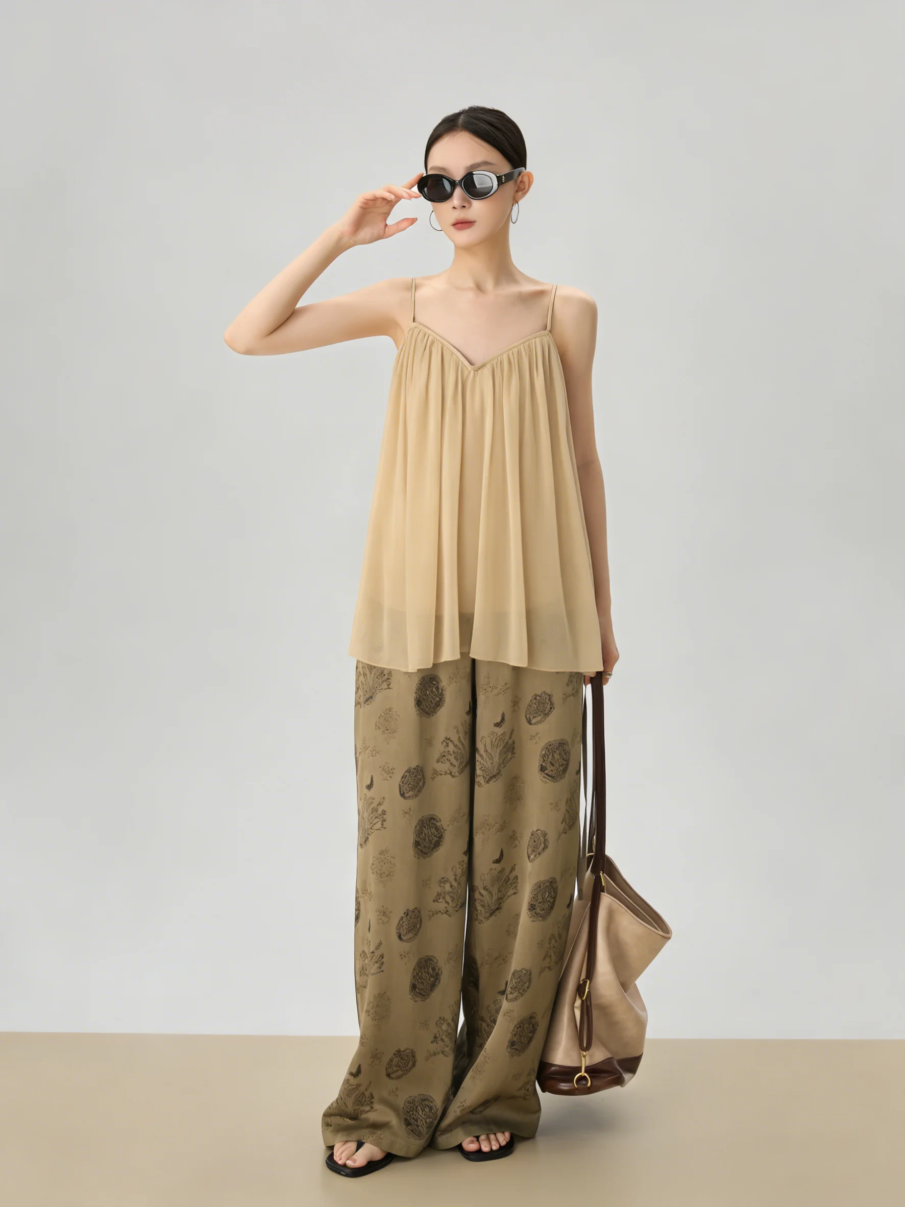 Brown Draped Chiffon Strap Wide Leg Pants Summer Set Women's Lazy Style High Waist Loose Fit Casual Fashion Ensemble
Brown Draped Chiffon Strap Wide Leg Pants Summer Set Women's Lazy Style High Waist Loose Fit Casual Fashion Ensemble