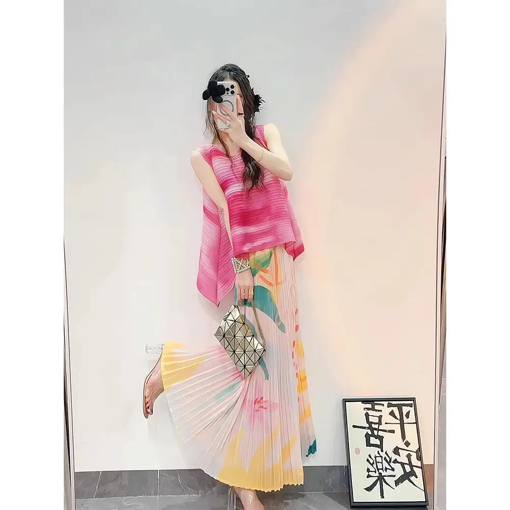 Women's Fashion Casual Hundred Set Irregular Sleeveless Top High Waist Printed Half-body Skirt Two Piece Set Miyake Summer New
Women's Fashion Casual Hundred Set Irregular Sleeveless Top High Waist Printed Half-body Skirt Two Piece Set Miyake Summer New