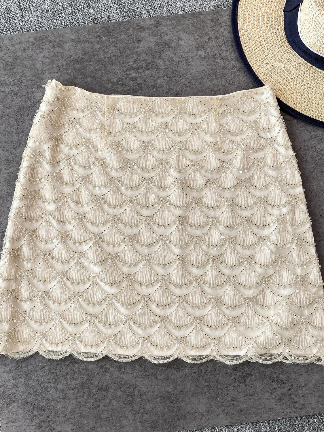 Glittery Heavy Embellied Skirt Women's Slim Fit High Waist ort Skirt Sparkling Sequin Skirts for Young Girls
Glittery Heavy Embellied Skirt Women's Slim Fit High Waist ort Skirt Sparkling Sequin Skirts for Young Girls