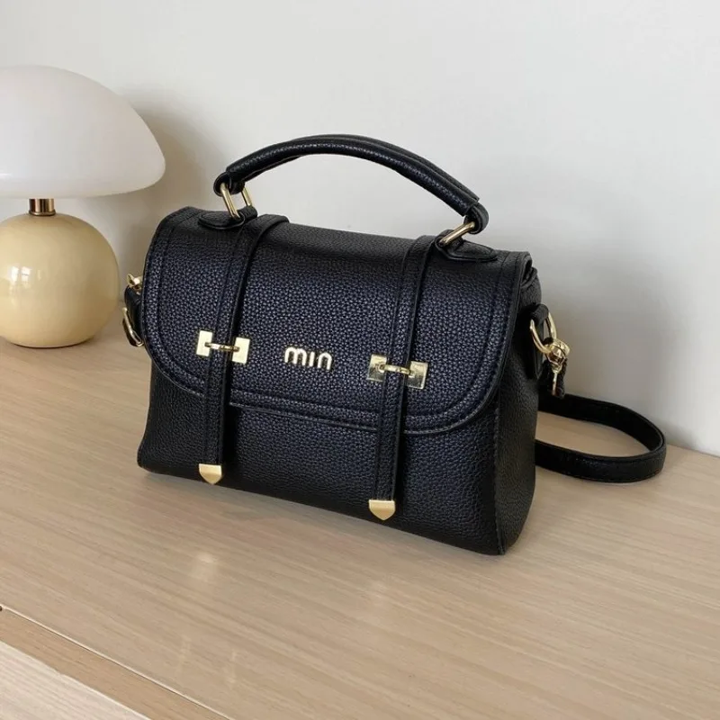 High-End Minimalist Diaper Bag Unique Leisure Business Clutch Mini Women Luxury Designer Elegant Leather Fashionable
High-End Minimalist Diaper Bag Unique Leisure Business Clutch Mini Women Luxury Designer Elegant Leather Fashionable