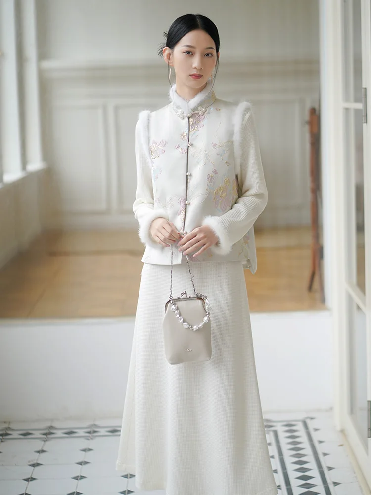 New Chinese Sle Women's Vest Top Button Stand Collar ort Length Floral Embroidery High End Autumn Winter Faion Top
New Chinese Sle Women's Vest Top Button Stand Collar ort Length Floral Embroidery High End Autumn Winter Faion Top