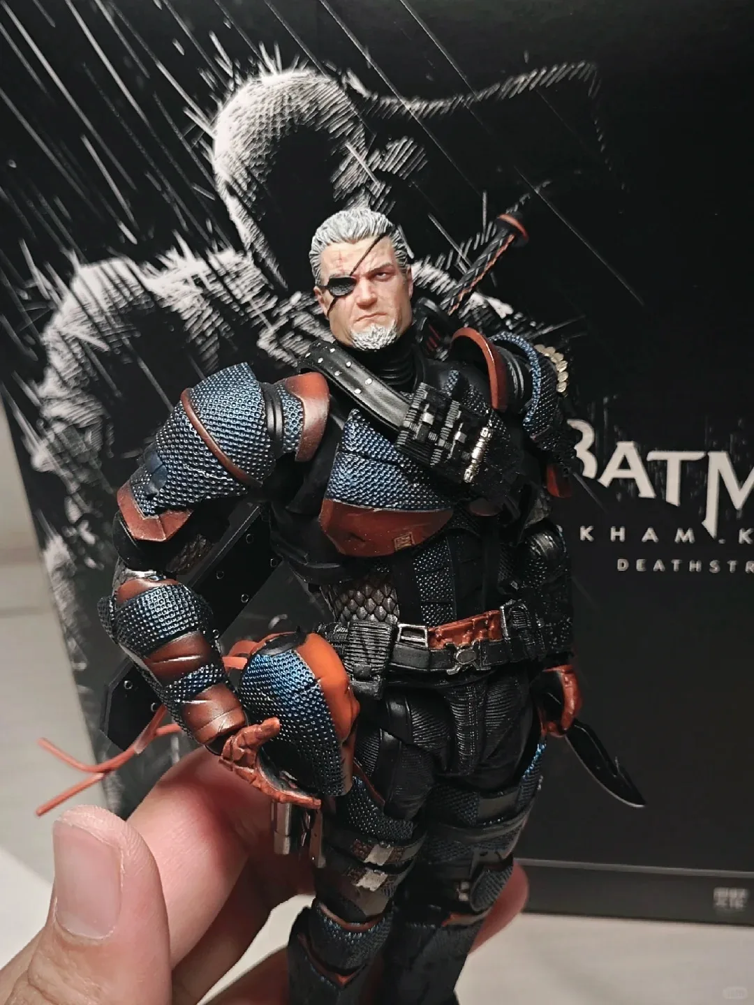 Горячая Lpzz Rouno Cueure Dc002 1/12 Deathstroke Arkham Knight Готовый модуль Подвижная модель Бэтмена Фигурка Коллекционная игрушка Gi
Горячая Lpzz Rouno Cueure Dc002 1/12 Deathstroke Arkham Knight Готовый модуль Подвижная модель Бэтмена Фигурка Коллекционная игрушка Gi
