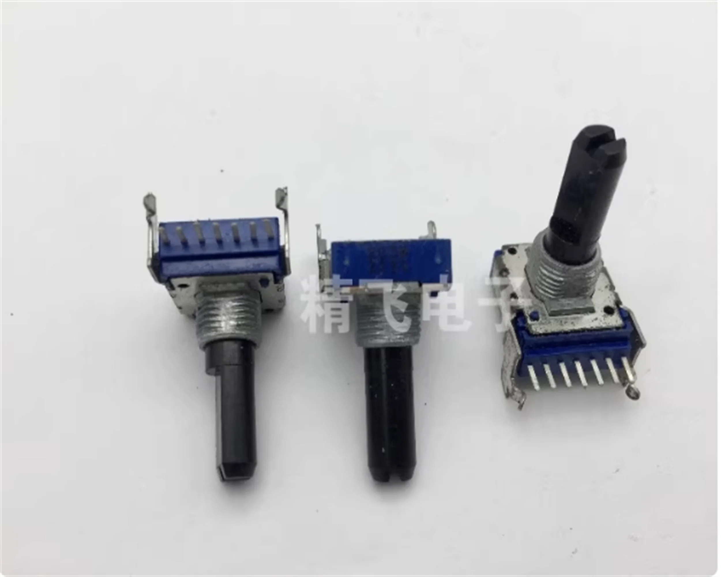 5 piece Taiwan FD Fuhua RK14 dual potentiometer B50K * 2 axis length 23MM
5 piece Taiwan FD Fuhua RK14 dual potentiometer B50K * 2 axis length 23MM