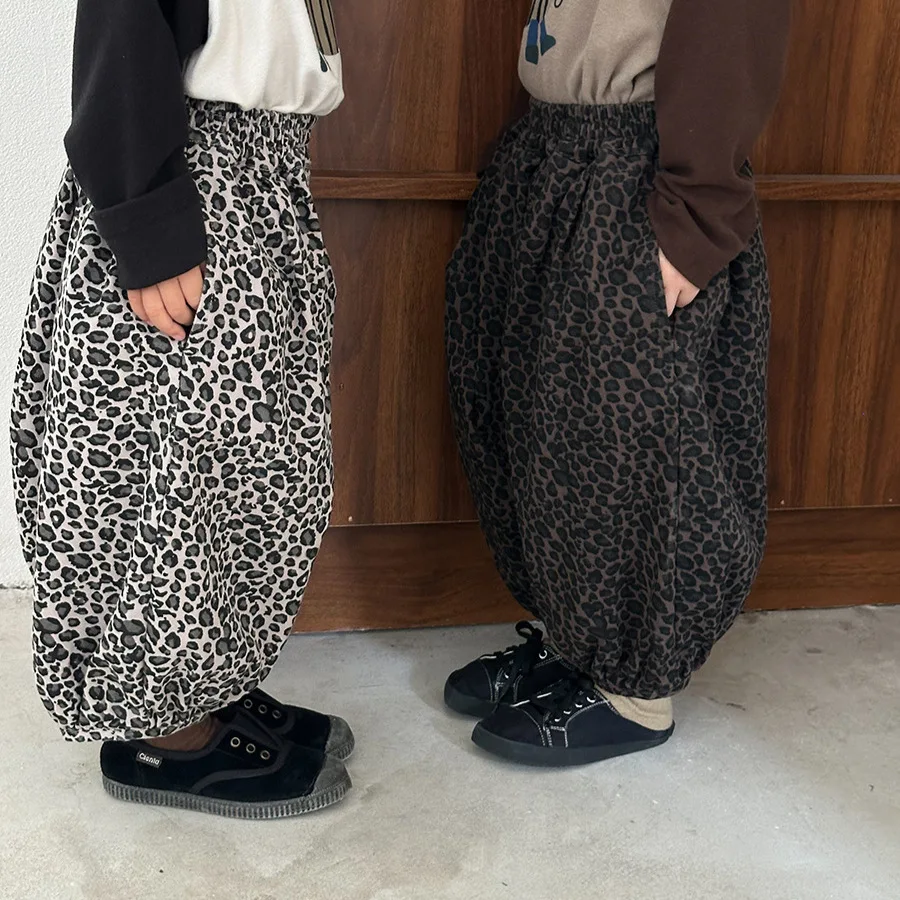 2025 Children's Autumn New Leopard Print Bloomers Boys and Girls Retro Nine-point Pants
2025 Children's Autumn New Leopard Print Bloomers Boys and Girls Retro Nine-point Pants