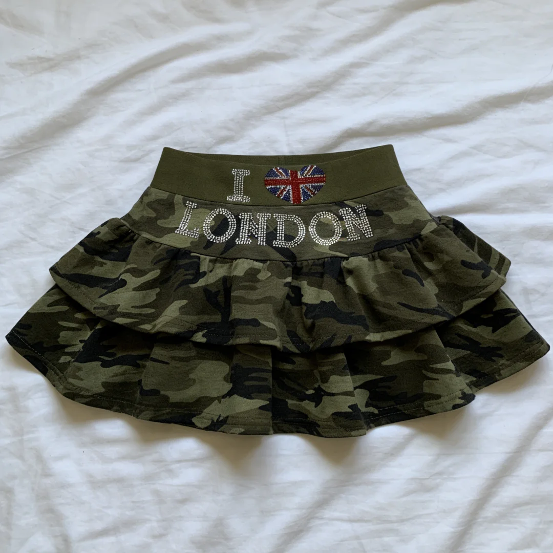 Women's Casual Daily Fashion Green Embellished Camo Print Rhinestone Detail High Waist Tiered Ruffle Fitted Mini Skirt 2026
Women's Casual Daily Fashion Green Embellished Camo Print Rhinestone Detail High Waist Tiered Ruffle Fitted Mini Skirt 2026
