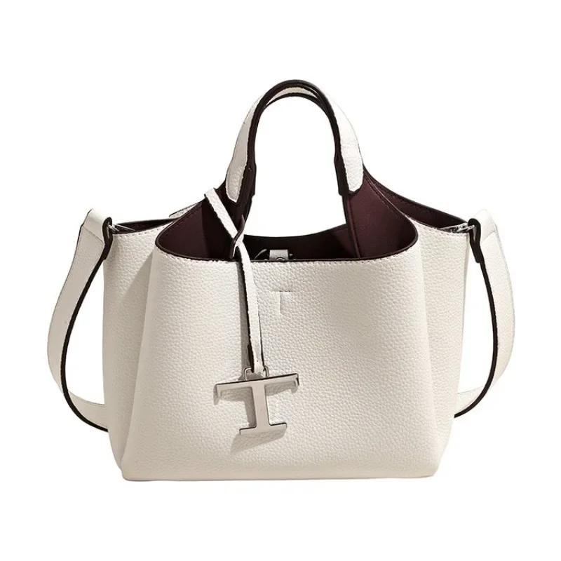 High-End Vintage Diaper Bag Elegant Minimalist Handbag Trendy Solid Color Shoulder Bag Leather Ladies For Leisure Travel
High-End Vintage Diaper Bag Elegant Minimalist Handbag Trendy Solid Color Shoulder Bag Leather Ladies For Leisure Travel