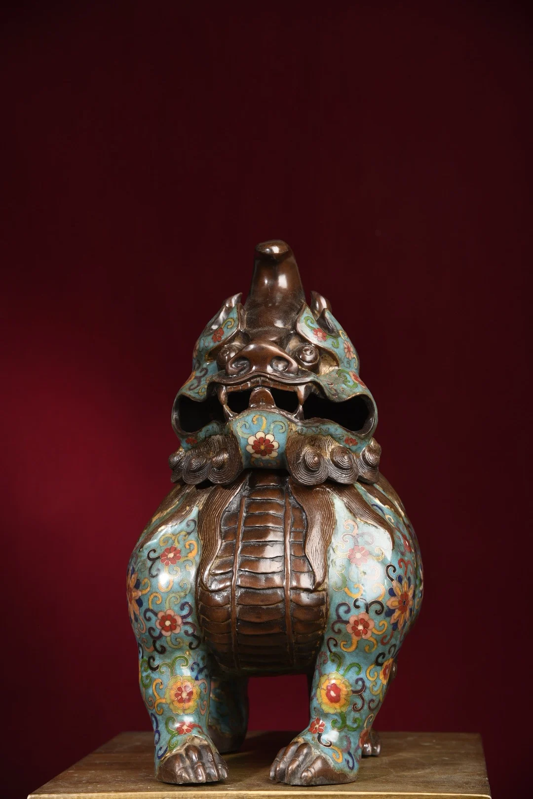 15"Tibetan Temple Collection Old Bronze Cloisonne Enamel Flower Texture Brave Troops Statue Unicorn incense burner Town house
15"Tibetan Temple Collection Old Bronze Cloisonne Enamel Flower Texture Brave Troops Statue Unicorn incense burner Town house