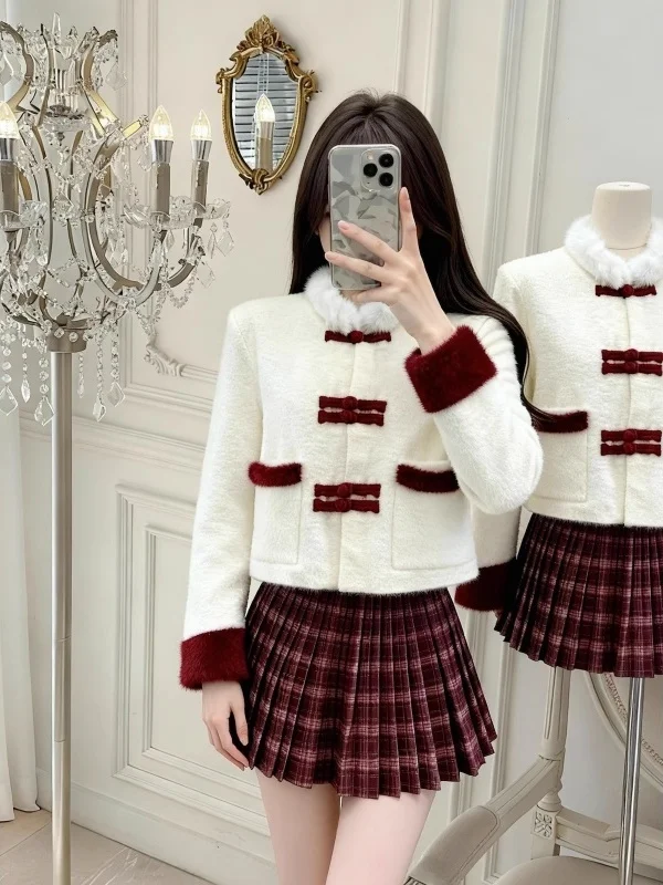 Autumn Winter New Style Chinese National Style Long Sleeve Furry Coat Women Loose Age Reduction Top Button Collision Color Soft
Autumn Winter New Style Chinese National Style Long Sleeve Furry Coat Women Loose Age Reduction Top Button Collision Color Soft