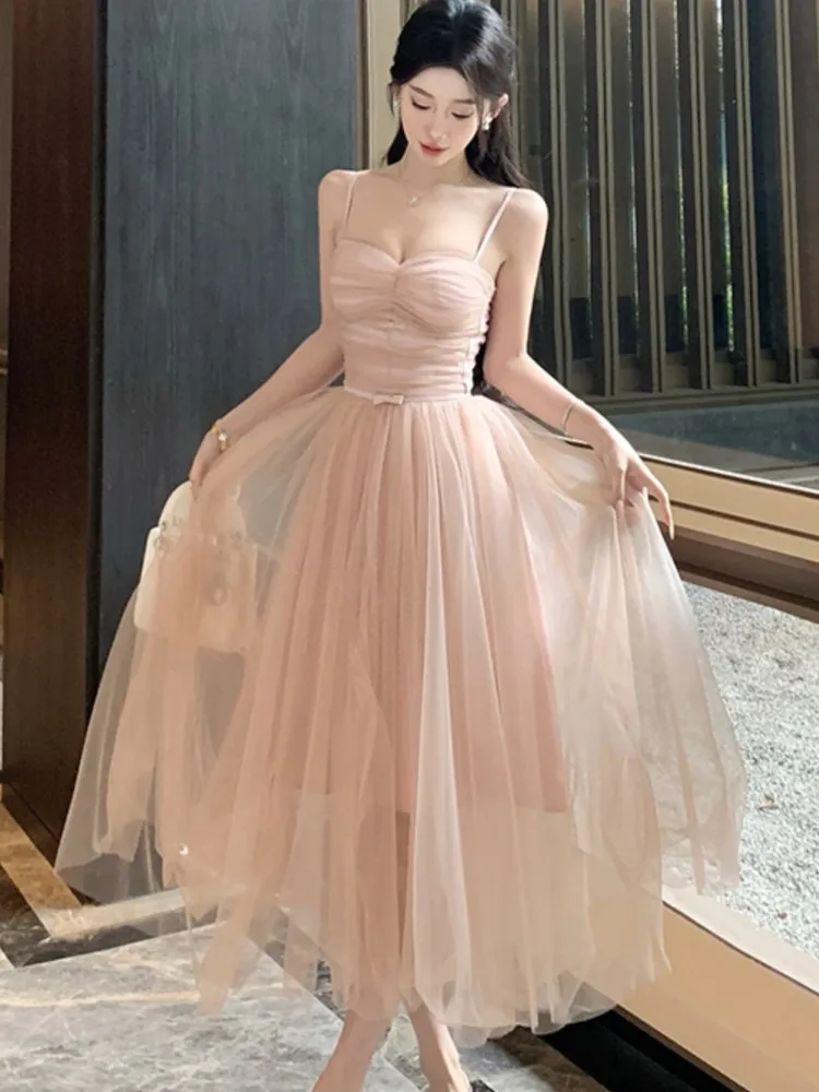 Women Sweet Mesh Sleeveless Spaghetti Strap A-Line Princess Dress Elegant High Waist Pleated Dresses Birthday Evening Party Gown
Women Sweet Mesh Sleeveless Spaghetti Strap A-Line Princess Dress Elegant High Waist Pleated Dresses Birthday Evening Party Gown