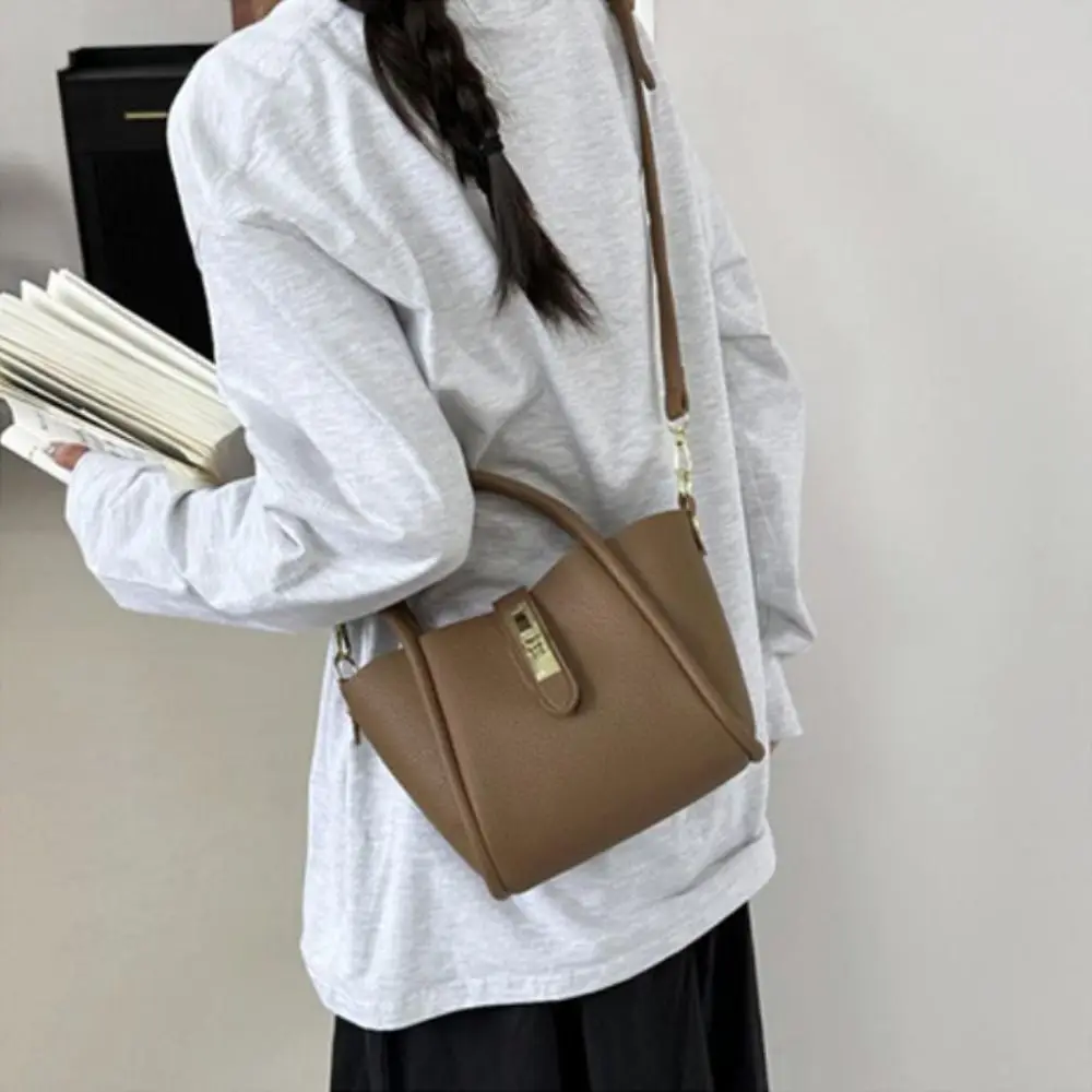 Trendy Chic Slant Cross Bucket Bag Leather Commuting Single Shoulder Bag High-End Luxury Women's Handbag Daily
Trendy Chic Slant Cross Bucket Bag Leather Commuting Single Shoulder Bag High-End Luxury Women's Handbag Daily