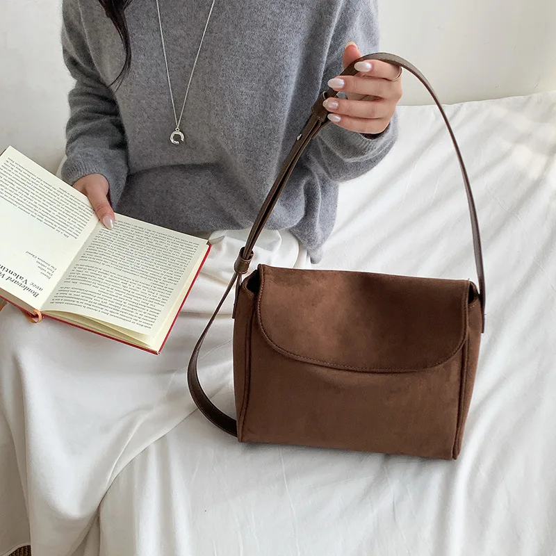 Осенне-зимние сумки из искусственной замши, винтажные высококачественные однотонные сумки на плечо, женские сумки через плечо большой вместимости
Осенне-зимние сумки из искусственной замши, винтажные высококачественные однотонные сумки на плечо, женские сумки через плечо большой вместимости