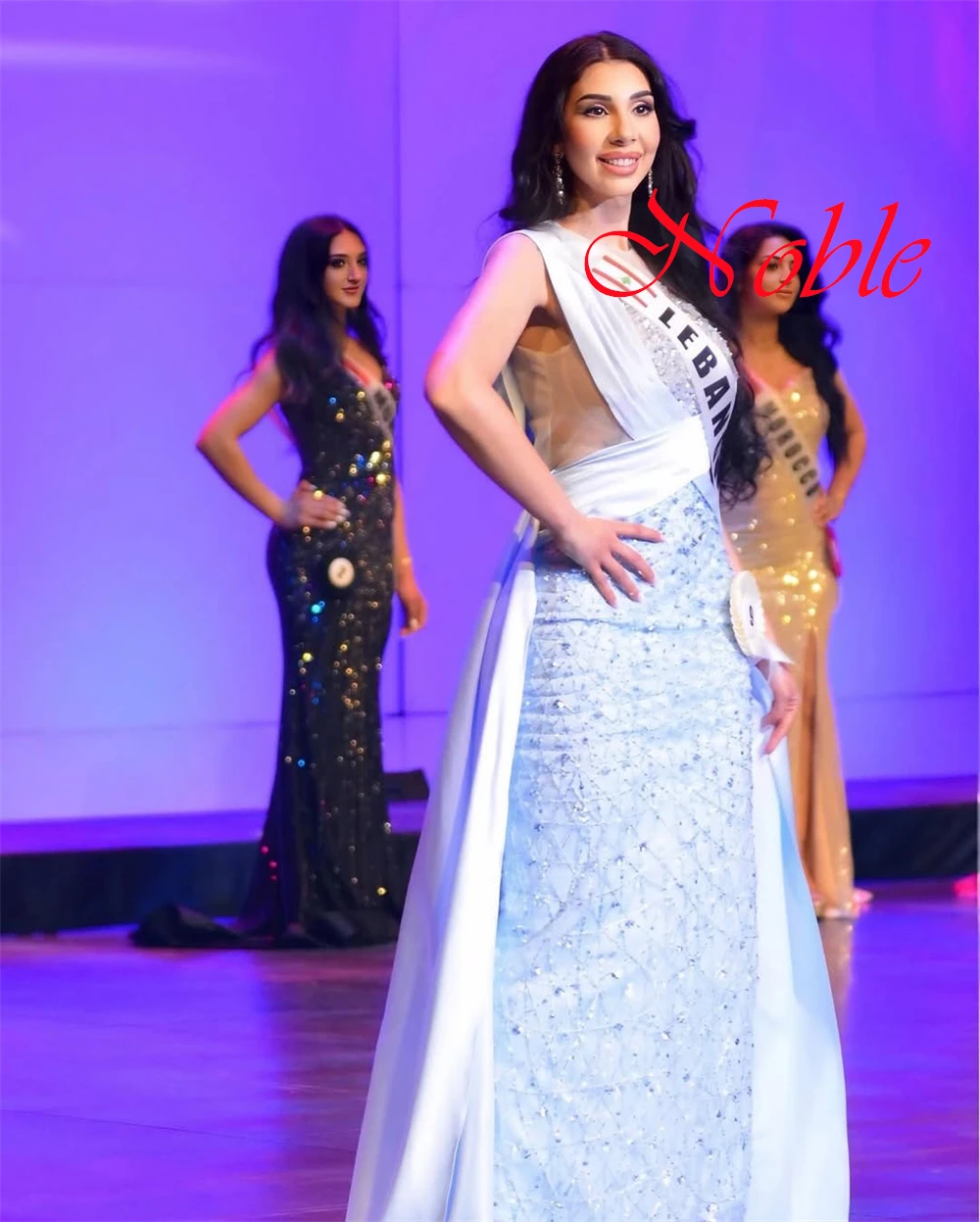 Современное светло-голубое вечернее платье из джерси по индивидуальному заказу. Изысканное платье для выпускного вечера с круглым вырезом и короткими рукавами. Платье со шлейфом на заказ. 
Современное светло-голубое вечернее платье из джерси по индивидуальному заказу. Изысканное платье для выпускного вечера с круглым вырезом и короткими рукавами. Платье со шлейфом на заказ.