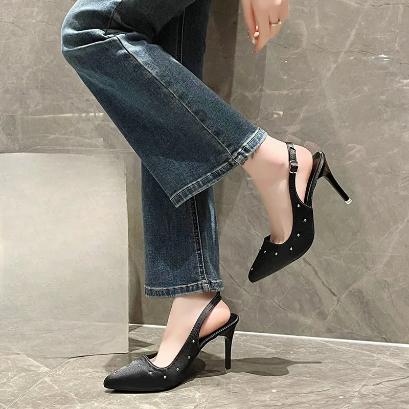 2025 New Elegant Crystal Pointed-Toe Fashion Buckle Strap Hot Sale Office and Career Plus Size Best Seller Closed Toe Sandals
2025 New Elegant Crystal Pointed-Toe Fashion Buckle Strap Hot Sale Office and Career Plus Size Best Seller Closed Toe Sandals