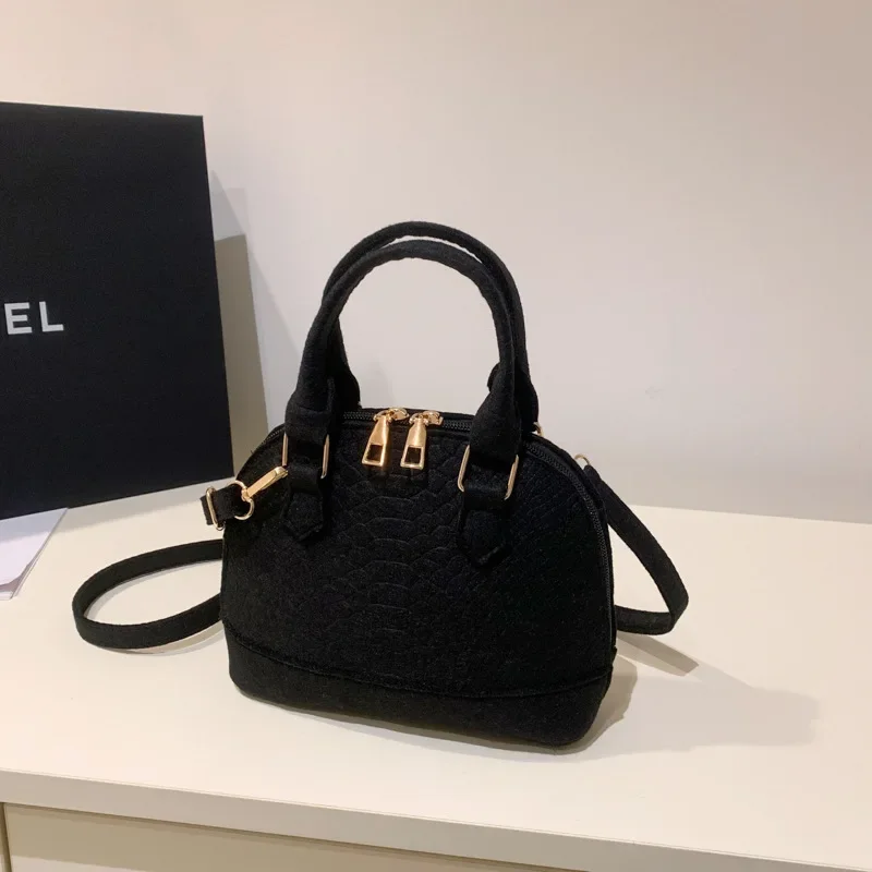Women's Large Crossbody Retro Felt Handbag with Makeup Organizer Solid-Color Casual Purse for Everyday Use Travel Shoulder Bag
Women's Large Crossbody Retro Felt Handbag with Makeup Organizer Solid-Color Casual Purse for Everyday Use Travel Shoulder Bag