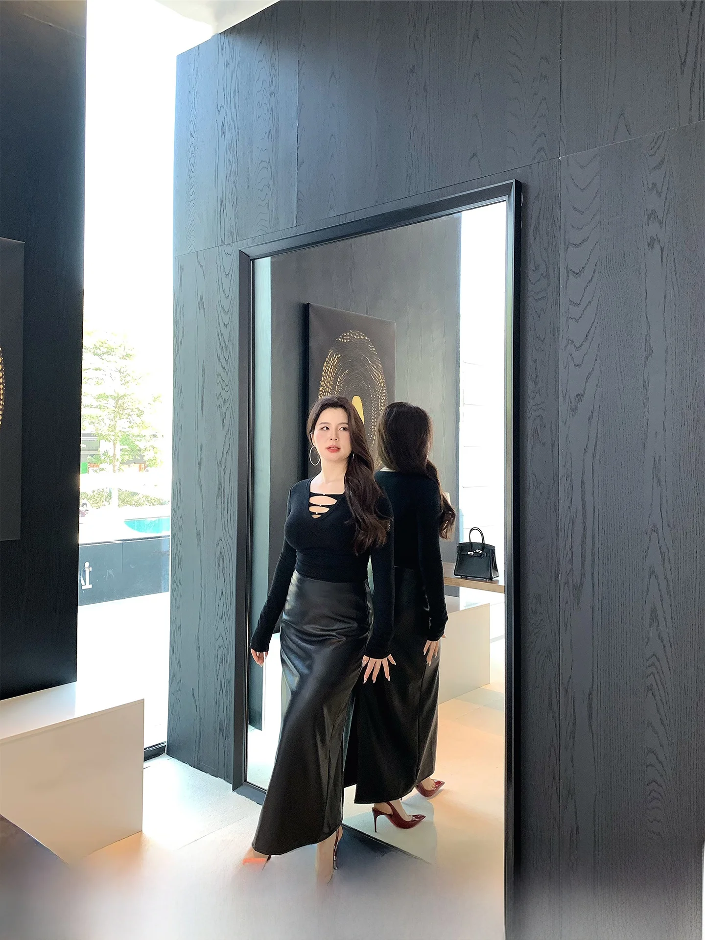 Новая зимняя женская кожаная юбка макси с высокой талией, прямого кроя, черная, для полных женщин, износостойкая, А-силуэт, в офисном стиле
Новая зимняя женская кожаная юбка макси с высокой талией, прямого кроя, черная, для полных женщин, износостойкая, А-силуэт, в офисном стиле