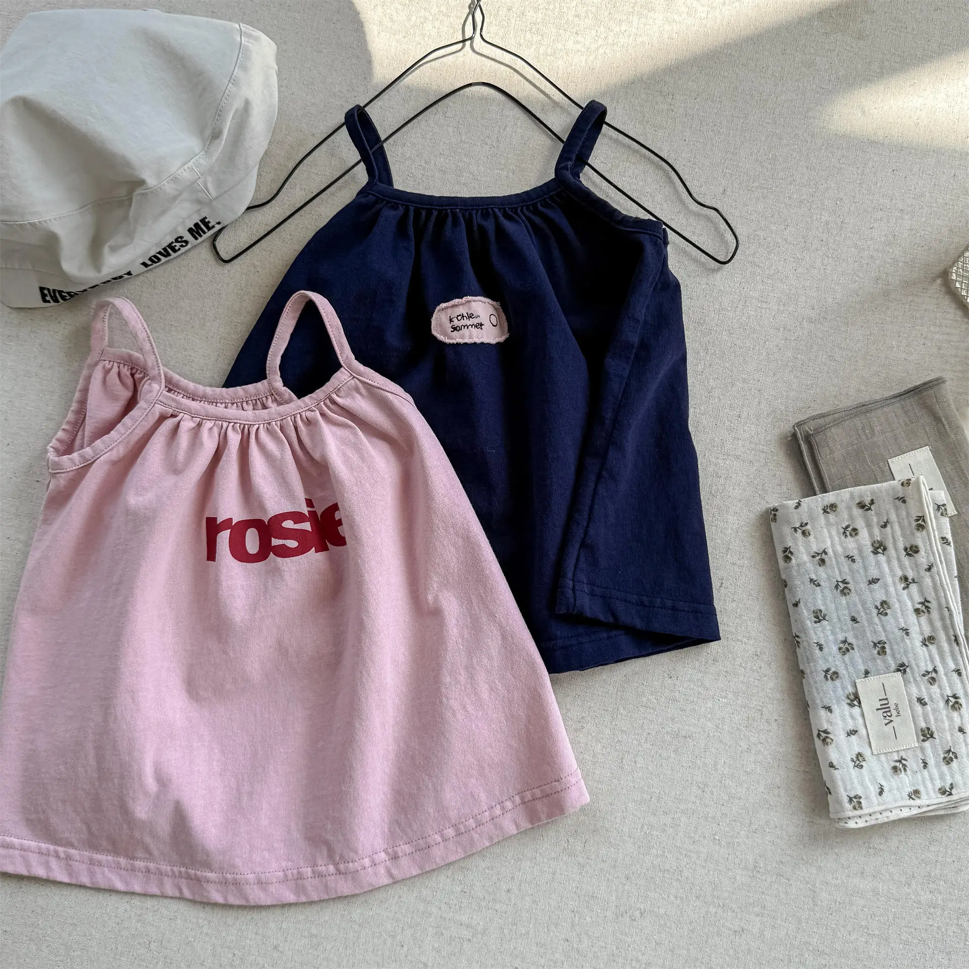 2025 Summer New Girls Cute Sling Vest Letter Print Children Sleeveless T Shirts Cotton Baby Girls Loose Tops Kids Clothes
2025 Summer New Girls Cute Sling Vest Letter Print Children Sleeveless T Shirts Cotton Baby Girls Loose Tops Kids Clothes