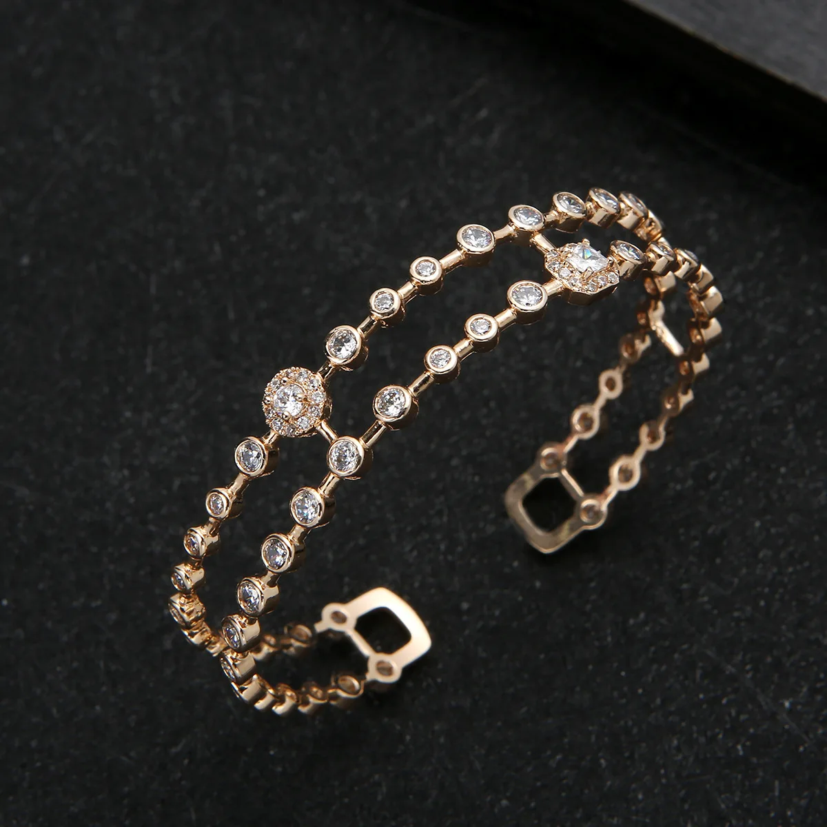 HIBRIDE European and American style sliver color round bracelet jewelry women's dress decoration wedding daily gift B191 
HIBRIDE European and American style sliver color round bracelet jewelry women's dress decoration wedding daily gift B191