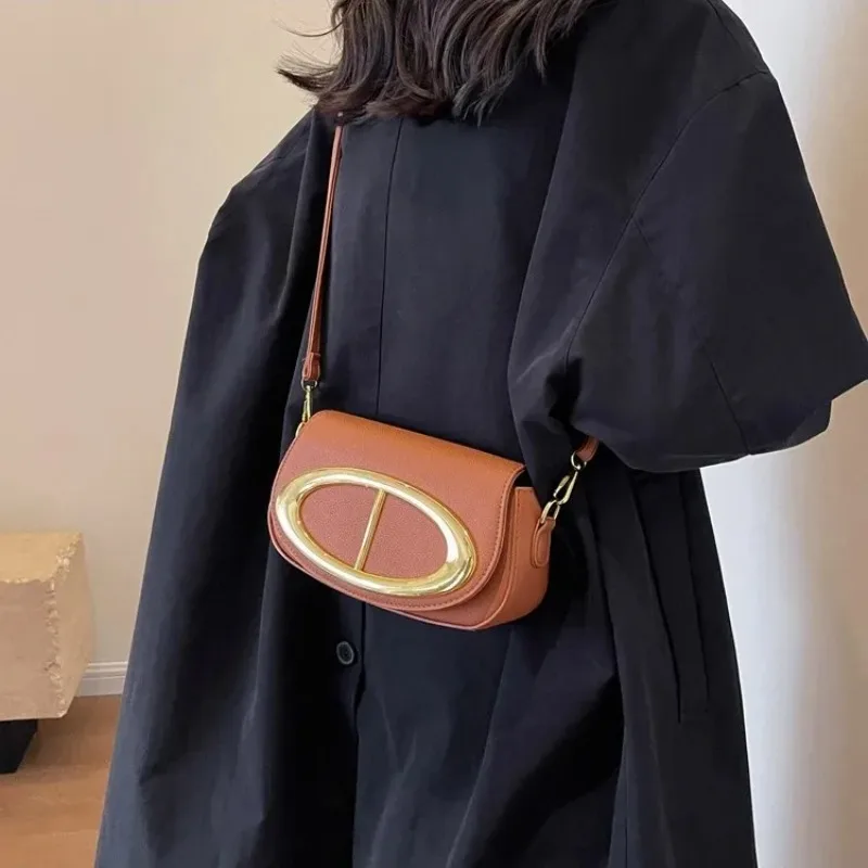 Модная квадратная сумка на цепочке 2025 года — сумка через плечо в винтажном стиле — женская сумка через плечо из мягкой кожи
Модная квадратная сумка на цепочке 2025 года — сумка через плечо в винтажном стиле — женская сумка через плечо из мягкой кожи