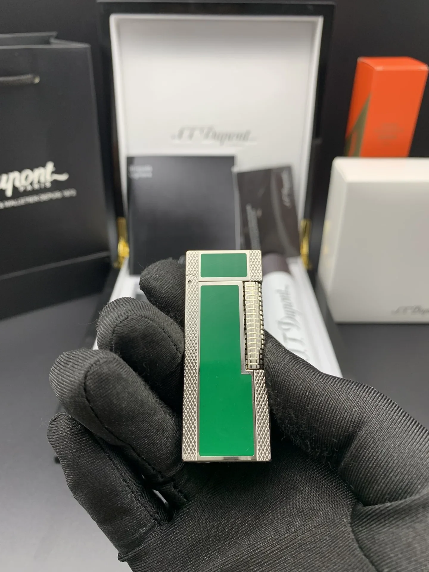 Металлическая ветрозащитная Зажигалка Dunhill для кухни и барбекю, серебристо-зеленая полоска, подарок для мужчин, аксессуары для сигарет
Металлическая ветрозащитная Зажигалка Dunhill для кухни и барбекю, серебристо-зеленая полоска, подарок для мужчин, аксессуары для сигарет
