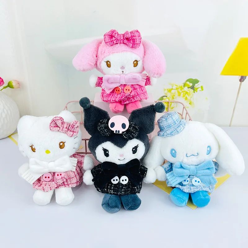 15cm Cute Sanrio Little Fragrant Wind Kulomi Plush Doll Pendant Winter Scarf KT Cat Keychain Backpack Pendant
15cm Cute Sanrio Little Fragrant Wind Kulomi Plush Doll Pendant Winter Scarf KT Cat Keychain Backpack Pendant