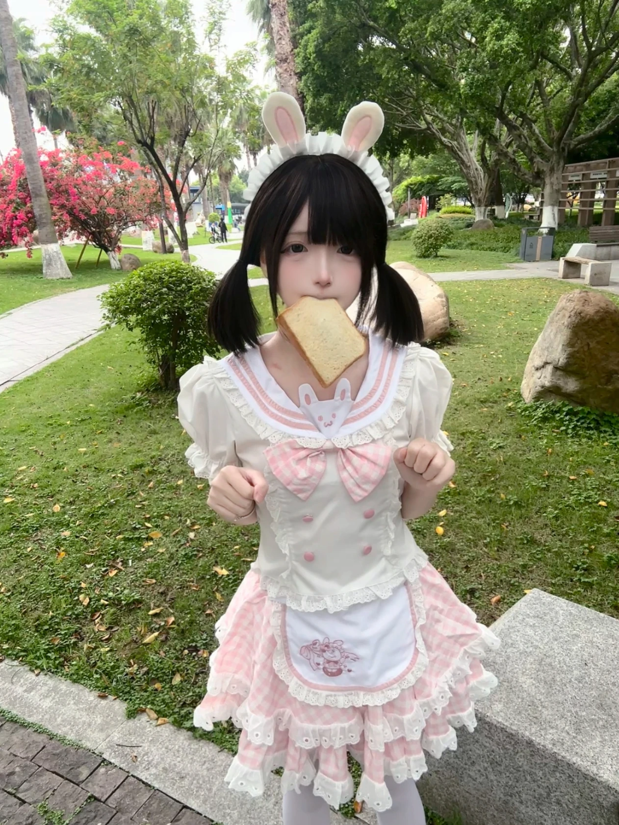 Kukuwa оригинальный чизкейк кролик вышитый галстук-бабочка клетчатый фартук юбка-тортик для горничной ор полиэстер TR ткань Cus Design
Kukuwa оригинальный чизкейк кролик вышитый галстук-бабочка клетчатый фартук юбка-тортик для горничной ор полиэстер TR ткань Cus Design