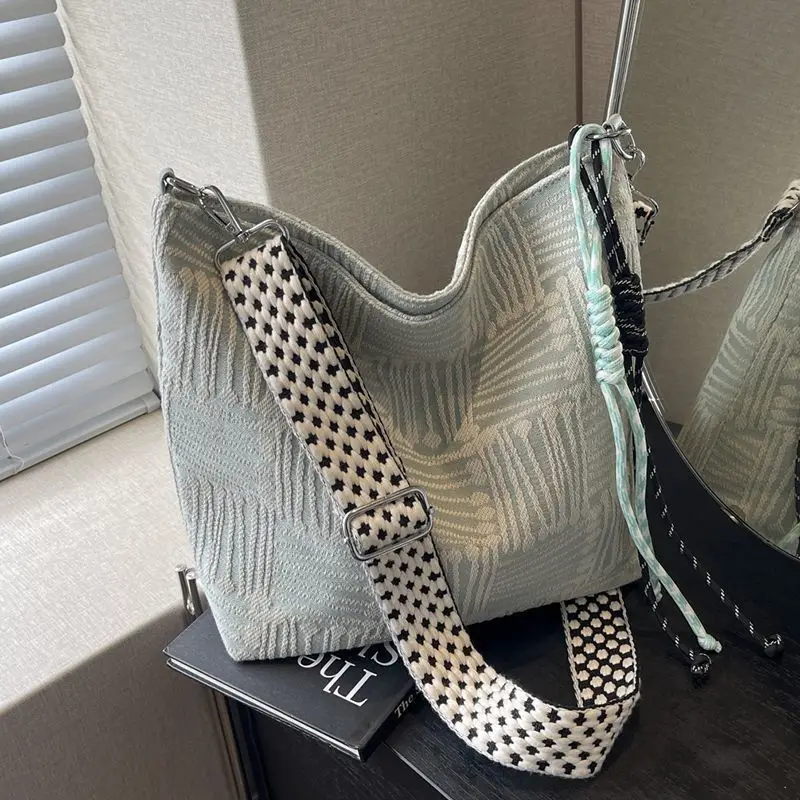 Medium Canvas Tote Bags for Women Print Shoulder Bag with Zipper Female Crossbody Bags
Medium Canvas Tote Bags for Women Print Shoulder Bag with Zipper Female Crossbody Bags