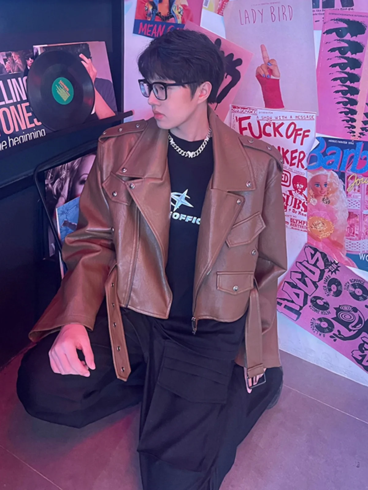 Café Brown Short Men's Leather Jacket Motorcycle Style Autumn Winter Vintage American Design Sense Rivet Youthful Leisure Fit
Café Brown Short Men's Leather Jacket Motorcycle Style Autumn Winter Vintage American Design Sense Rivet Youthful Leisure Fit
