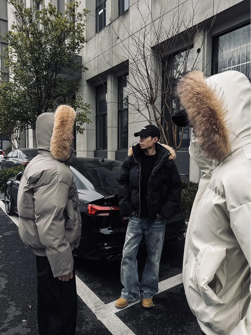 Мужская зимняя утепленная куртка из искусственной кожи с отстегивающимся меховым воротником и капюшоном, в стиле американского стритстайла, CleanFit
Мужская зимняя утепленная куртка из искусственной кожи с отстегивающимся меховым воротником и капюшоном, в стиле американского стритстайла, CleanFit