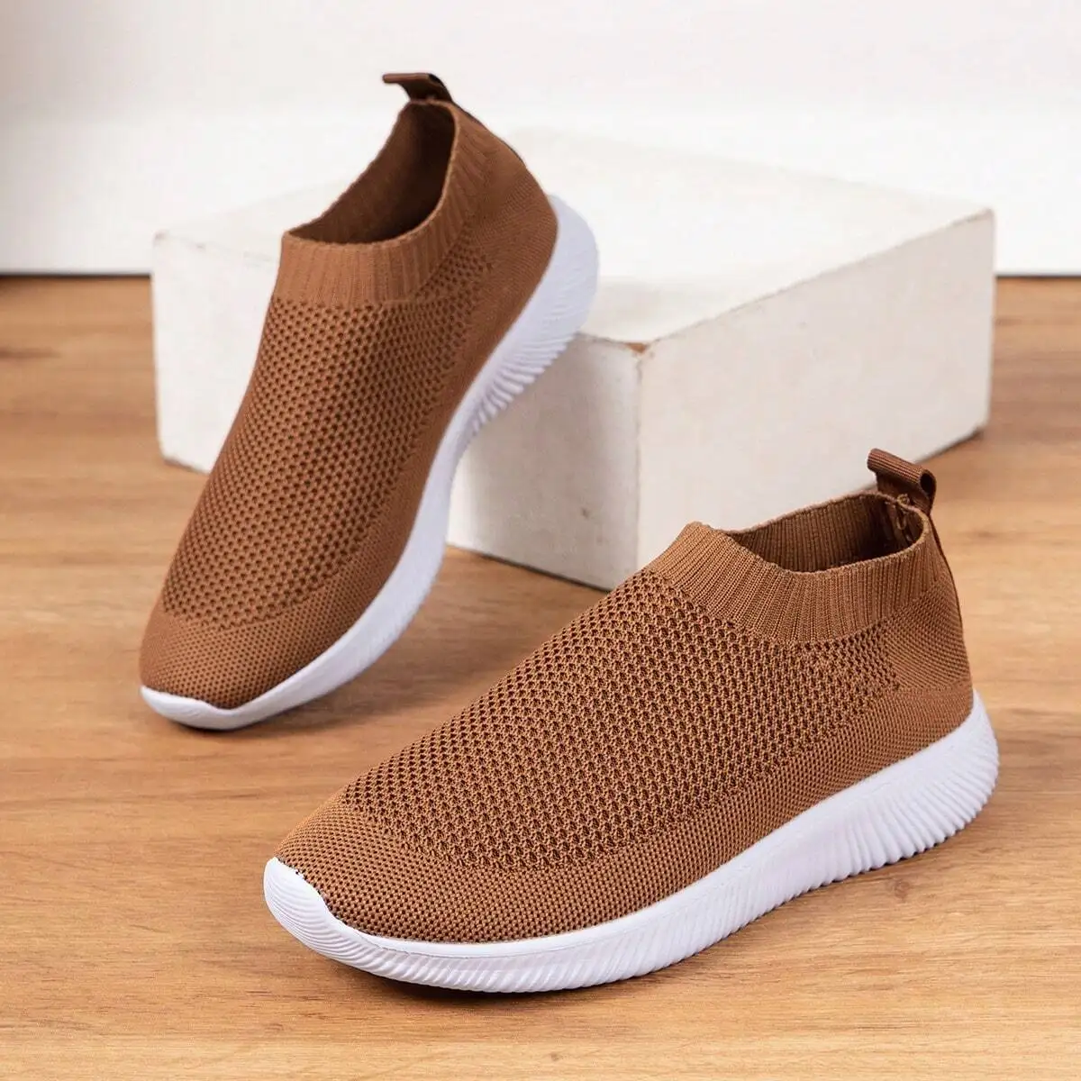 Women Solid Color Slip On Shoes Breathable Lightweight Running Casual Sneakers
Women Solid Color Slip On Shoes Breathable Lightweight Running Casual Sneakers