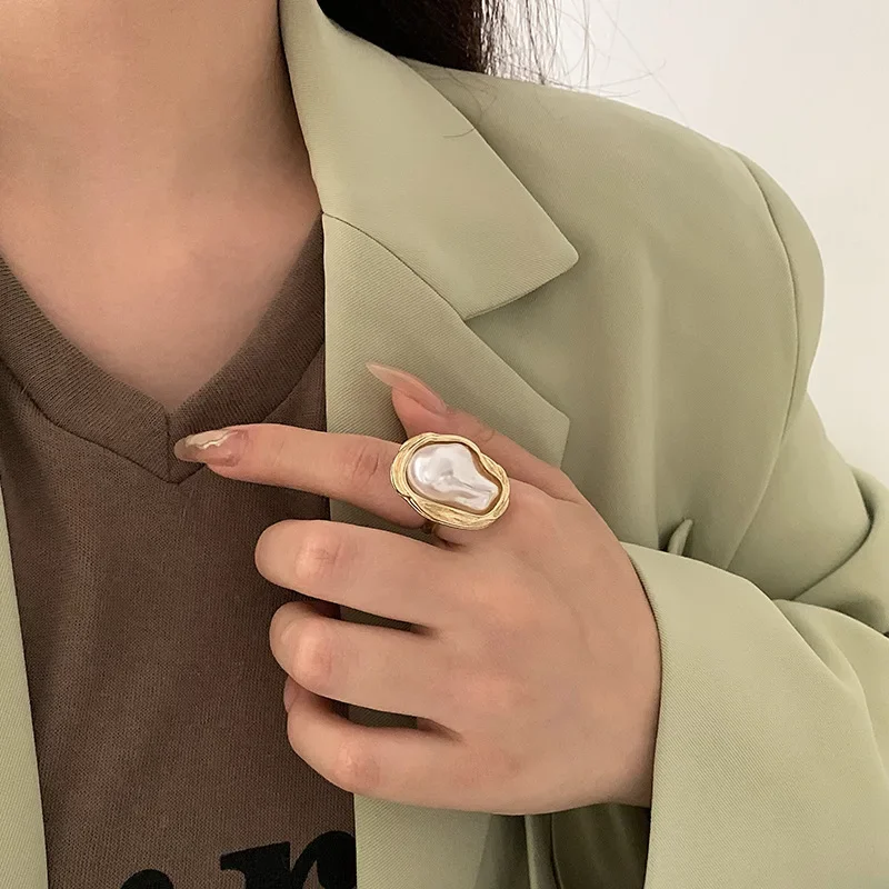 French vintage shaped pearl ring female exaggerated index finger opening personality fashion design
French vintage shaped pearl ring female exaggerated index finger opening personality fashion design