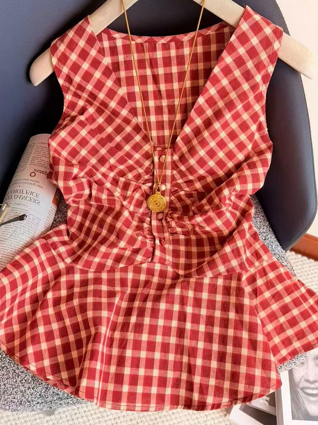 High-End Retro Plaid Sleeveless Vest Women's Summer Waist-Cinching Top Original Design Bamboo Cotton Girls Citywalk
High-End Retro Plaid Sleeveless Vest Women's Summer Waist-Cinching Top Original Design Bamboo Cotton Girls Citywalk