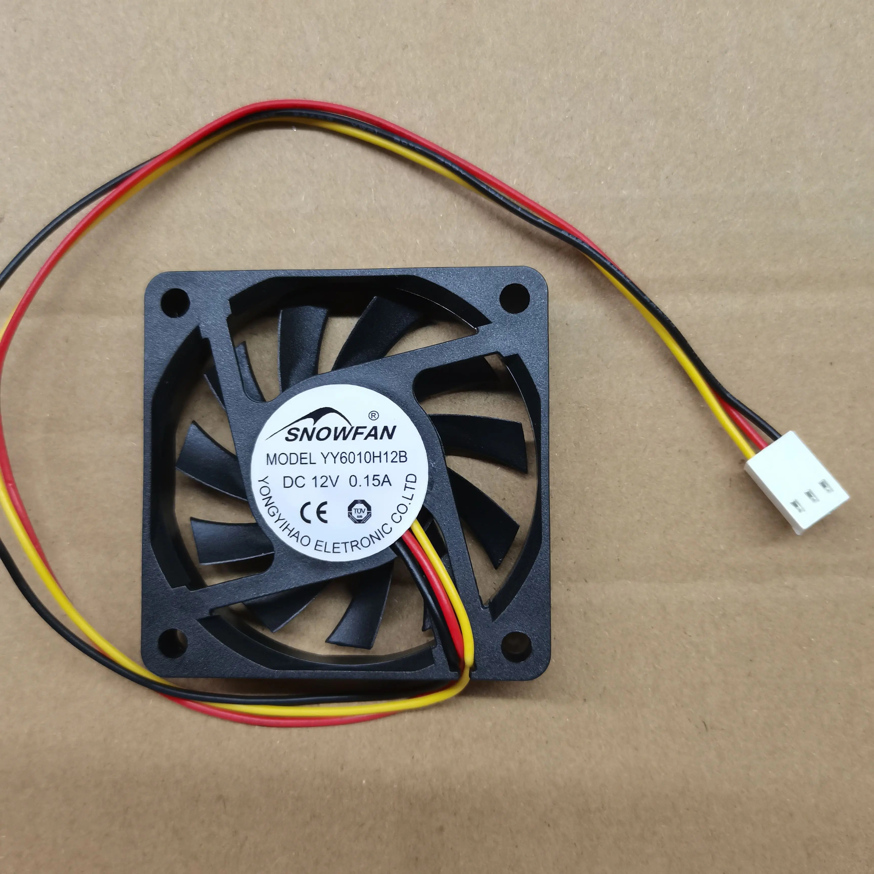 SNOWFAN YY6010H12B DC 12 В 0,15 А 60x60x10 мм 3-проводной охлаждающий вентилятор для сервера
SNOWFAN YY6010H12B DC 12 В 0,15 А 60x60x10 мм 3-проводной охлаждающий вентилятор для сервера