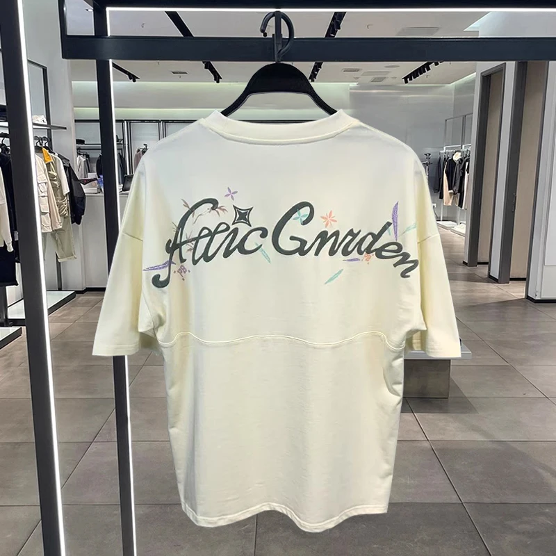 Футболка свободного кроя с круглым вырезом и коротким рукавом, модная, с вышитыми надписями, из плотной ткани, в американском стиле, с элементами пэчворка, в стиле High Street
Футболка свободного кроя с круглым вырезом и коротким рукавом, модная, с вышитыми надписями, из плотной ткани, в американском стиле, с элементами пэчворка, в стиле High Street