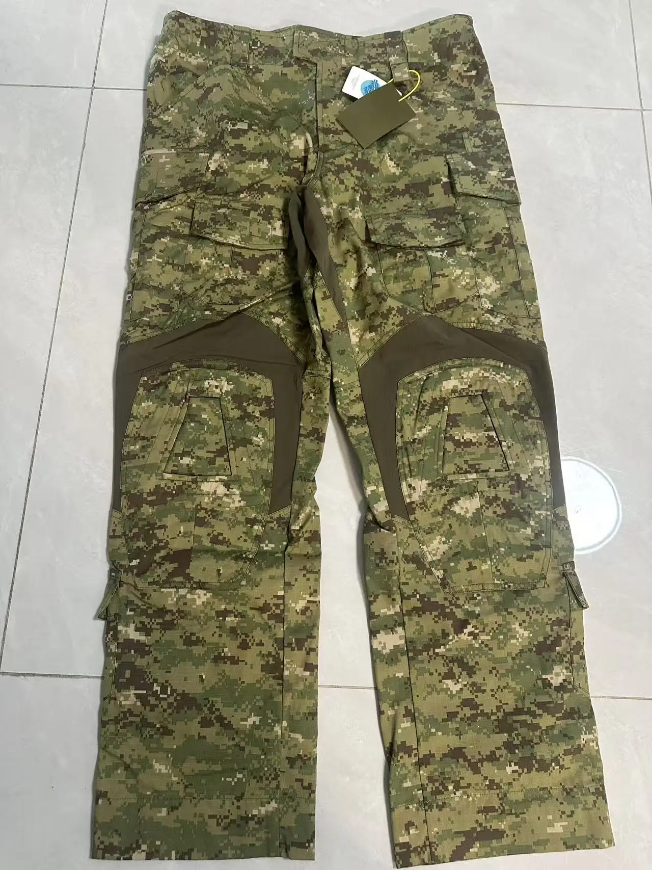 Customized G3 pants DG3 AOR2 Prototype Camouflage CADPAT TAZ16 G3 men's durable outdoor tactical pants
Customized G3 pants DG3 AOR2 Prototype Camouflage CADPAT TAZ16 G3 men's durable outdoor tactical pants