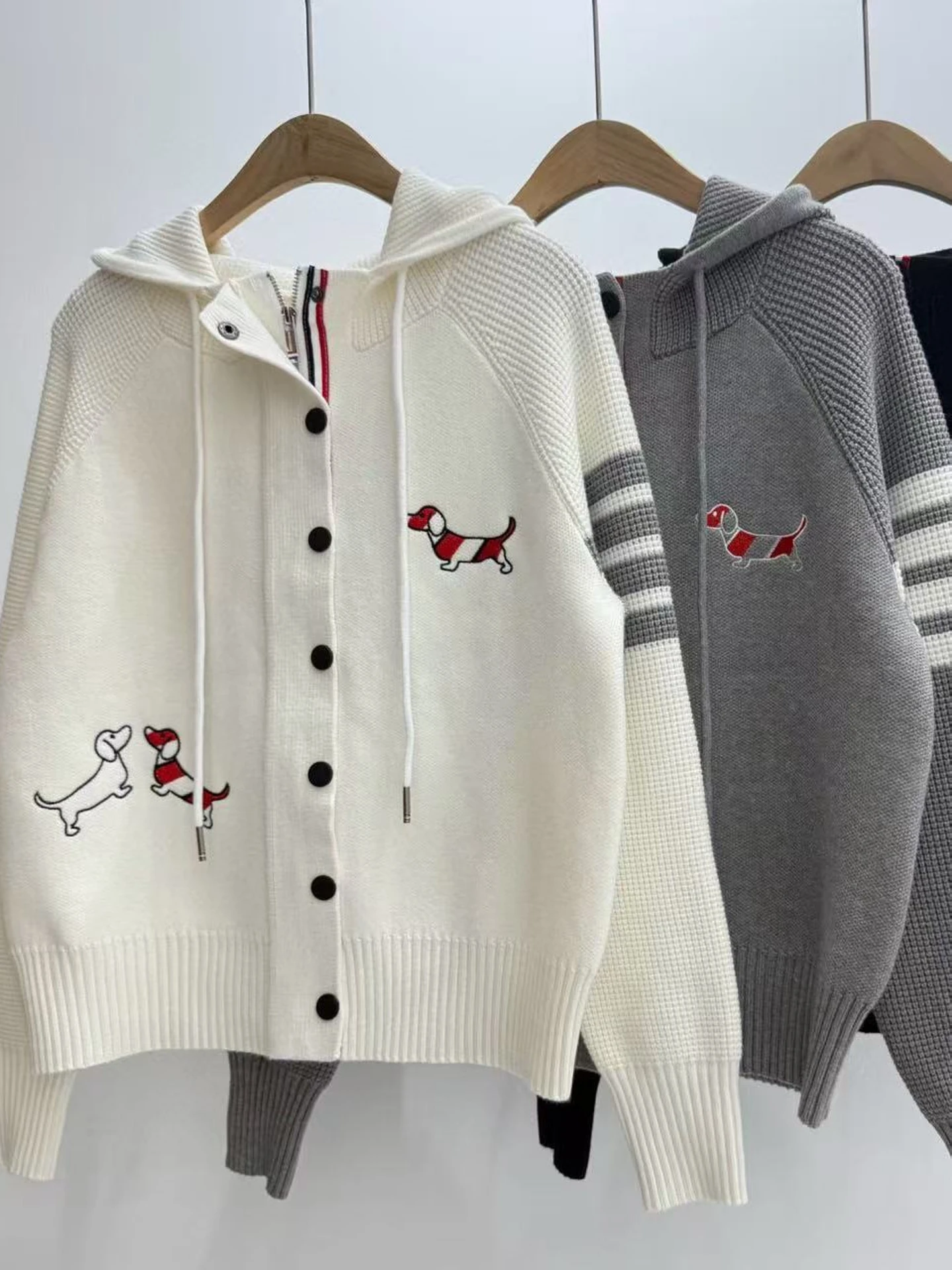 Открытый кардиган для девочек, вязаный свитер, свободный крой, осень-зима, модное мягкое теплое пальто из полиэфирного волокна, длинное све
Открытый кардиган для девочек, вязаный свитер, свободный крой, осень-зима, модное мягкое теплое пальто из полиэфирного волокна, длинное све