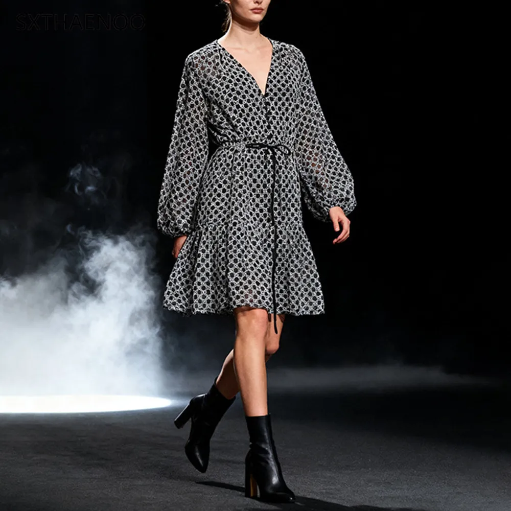 SXTHAENOO Vintage Print Dress For Women V Neck Long Sleeve High Waist Loose Colorblock Mini Dresses Female Summer Clothes New
SXTHAENOO Vintage Print Dress For Women V Neck Long Sleeve High Waist Loose Colorblock Mini Dresses Female Summer Clothes New