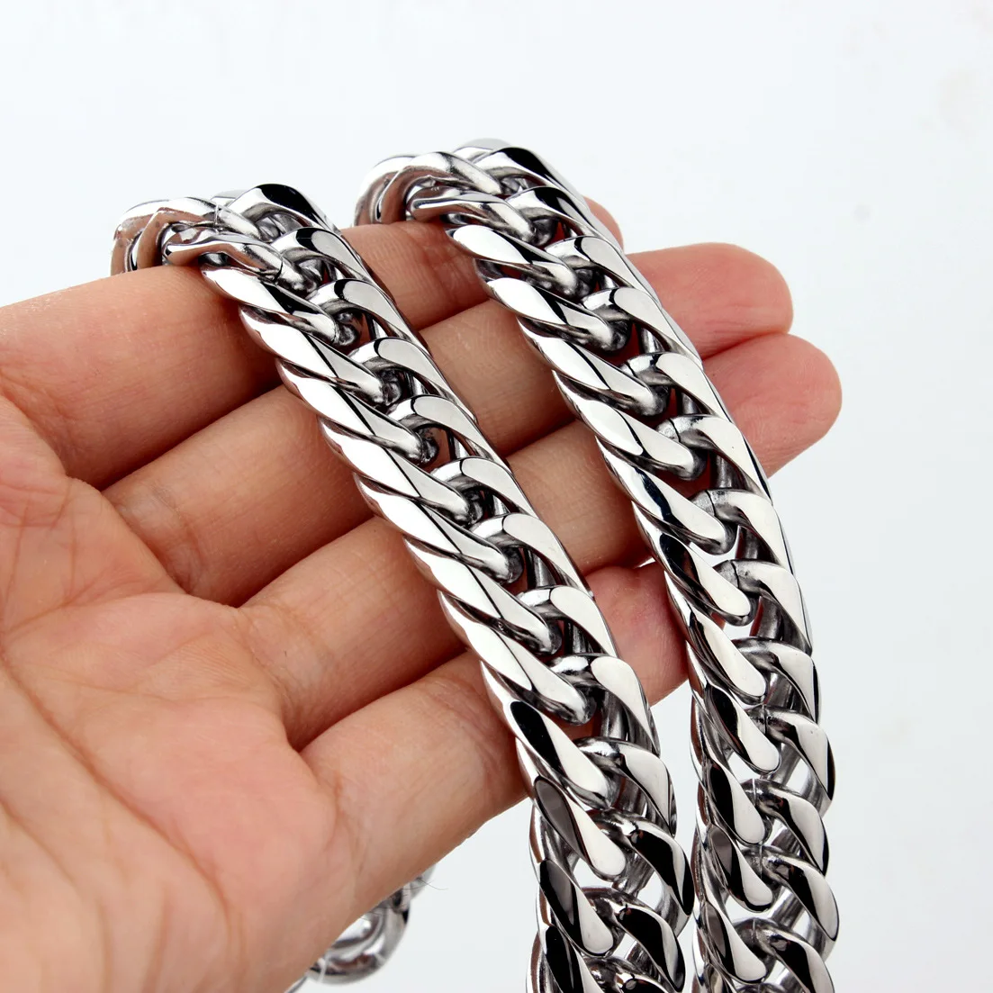 Hip Hop Heavy Thick Cuban Link Chain Bracelet for Men Women 316L Stainless Steel Strong Smooth Metal Punk Jewelry Width 11mm
Hip Hop Heavy Thick Cuban Link Chain Bracelet for Men Women 316L Stainless Steel Strong Smooth Metal Punk Jewelry Width 11mm