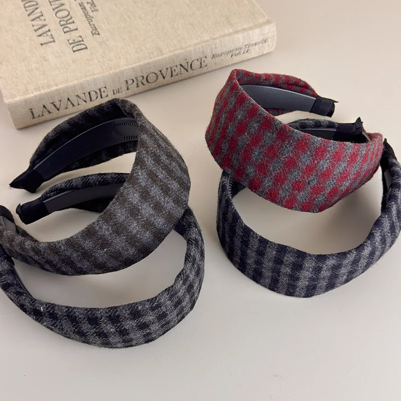 Headband Brown Plaid Retro Wide Crown Lifting Volume Enhancing for Women Daily Wear Fall Winter Elegant Warm Cozy
Headband Brown Plaid Retro Wide Crown Lifting Volume Enhancing for Women Daily Wear Fall Winter Elegant Warm Cozy