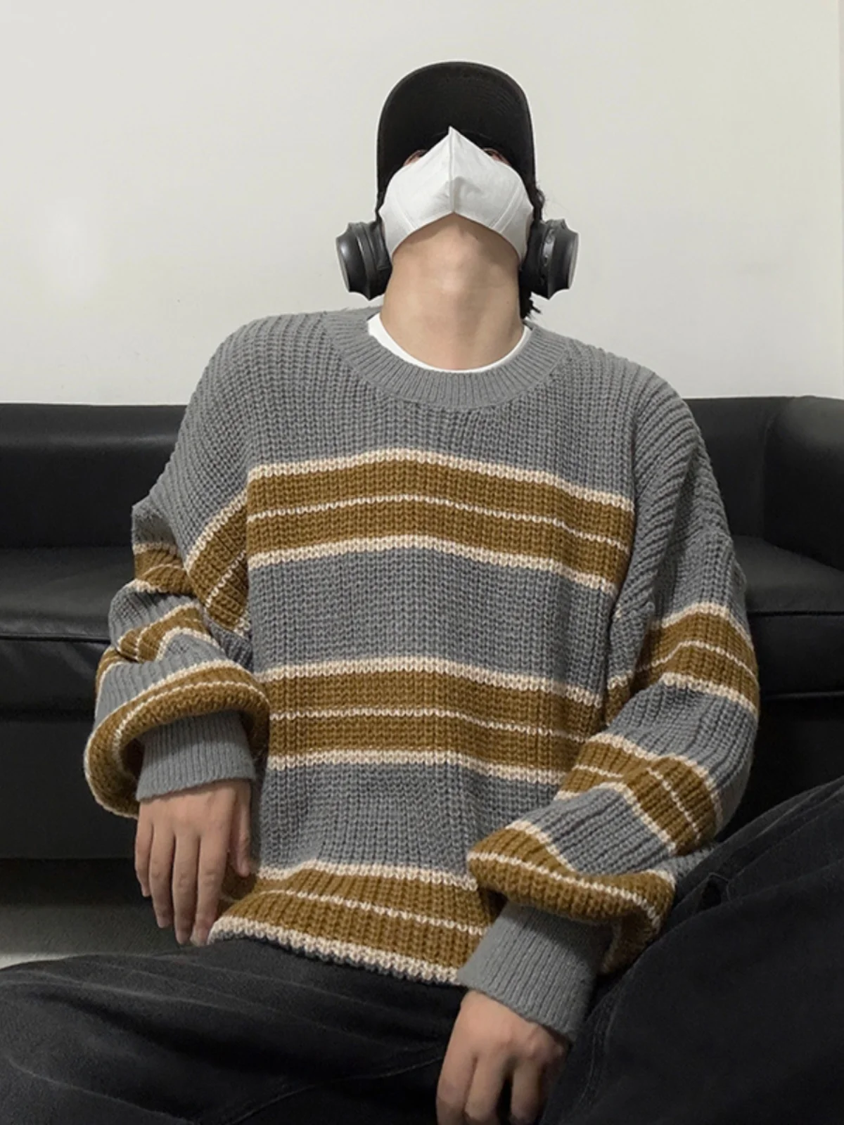 Мужской вязаный свитер с круглым вырезом и цветными полосками, осенне-зимний, в американском ретро-стиле, свободного кроя, для подростков, с длинными рукавами
Мужской вязаный свитер с круглым вырезом и цветными полосками, осенне-зимний, в американском ретро-стиле, свободного кроя, для подростков, с длинными рукавами