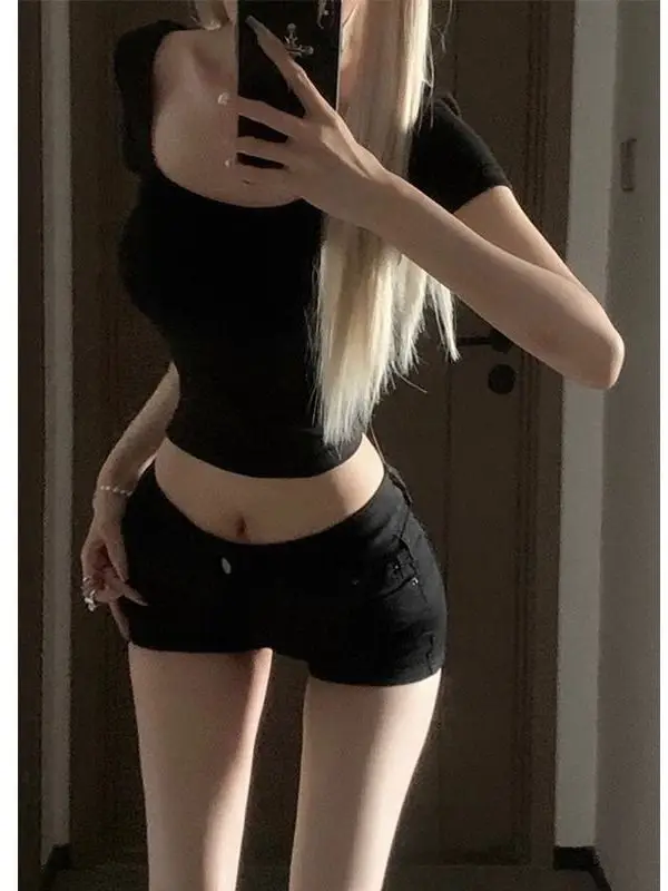 Low Waist Distressed Black Denim Shorts Y2K Style American Dark Sexy Girl Super Short Pants Elastic Cotton Blend Zipper Closure
Low Waist Distressed Black Denim Shorts Y2K Style American Dark Sexy Girl Super Short Pants Elastic Cotton Blend Zipper Closure