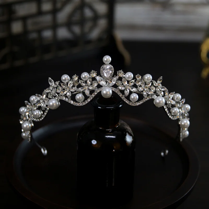CC Tiny Tiara Pearl Bridal Crown Minimalist Delicate Graceful Wedding Headpiece Exquisite Hair Ornament Jewelry Accessories
CC Tiny Tiara Pearl Bridal Crown Minimalist Delicate Graceful Wedding Headpiece Exquisite Hair Ornament Jewelry Accessories