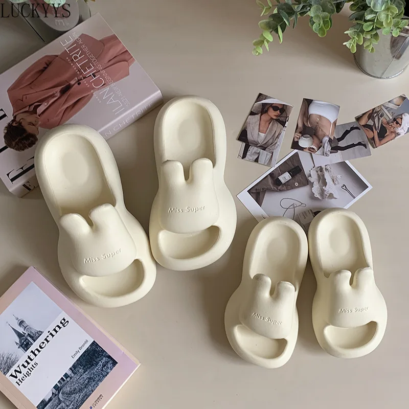 Летние тапочки для ванной комнаты, нескользящие домашние шлепанцы с рисунком кролика, пляжные женские тапочки 2025 года, сандалии, шлепанцы, уличные сандалии
Летние тапочки для ванной комнаты, нескользящие домашние шлепанцы с рисунком кролика, пляжные женские тапочки 2025 года, сандалии, шлепанцы, уличные сандалии
