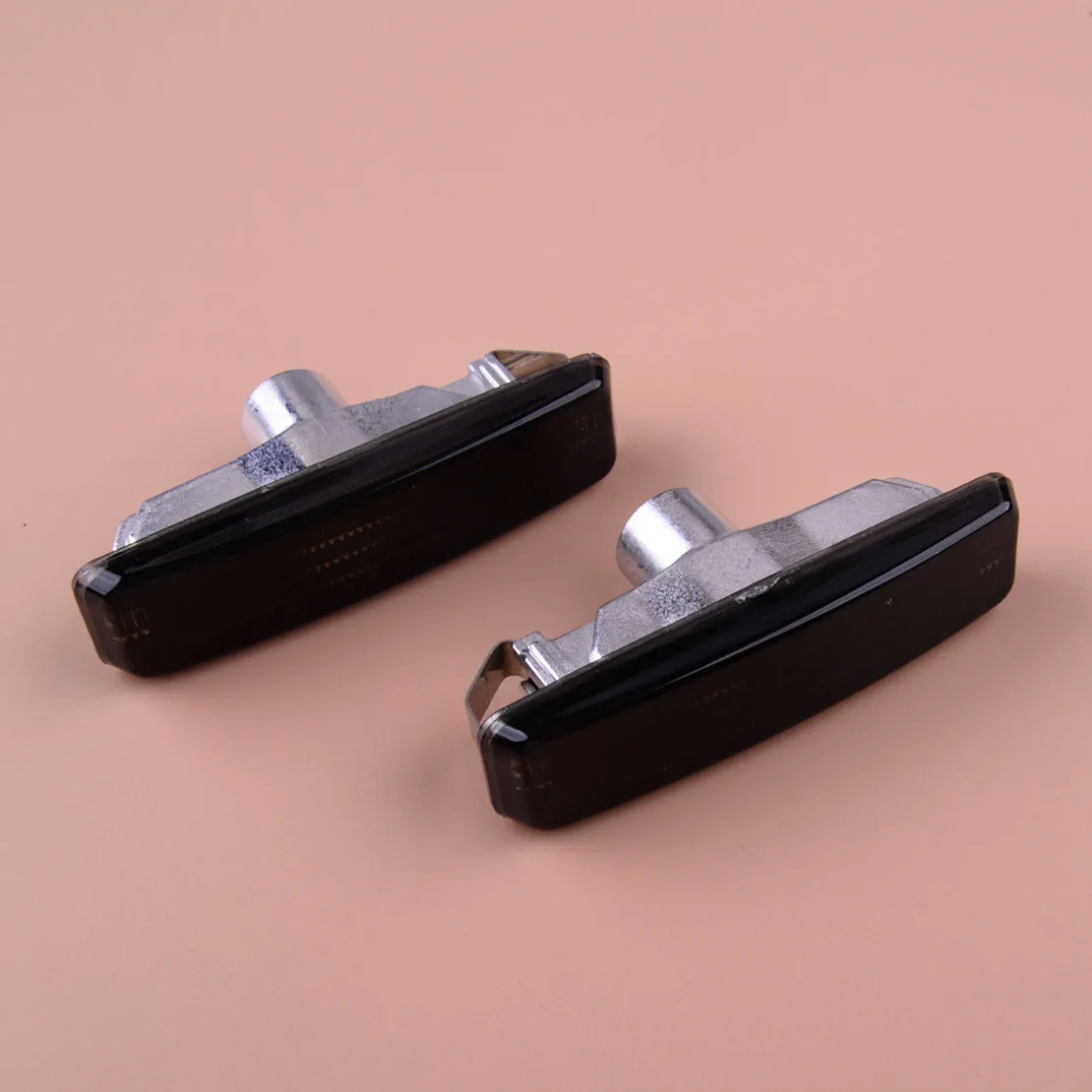 1 Pair Black Fender Side Marker Light Housings Covers 63148360589 63142496299 Fit for BMW 5 E39 525i 528i 530i 540i M5 1997-2003
1 Pair Black Fender Side Marker Light Housings Covers 63148360589 63142496299 Fit for BMW 5 E39 525i 528i 530i 540i M5 1997-2003