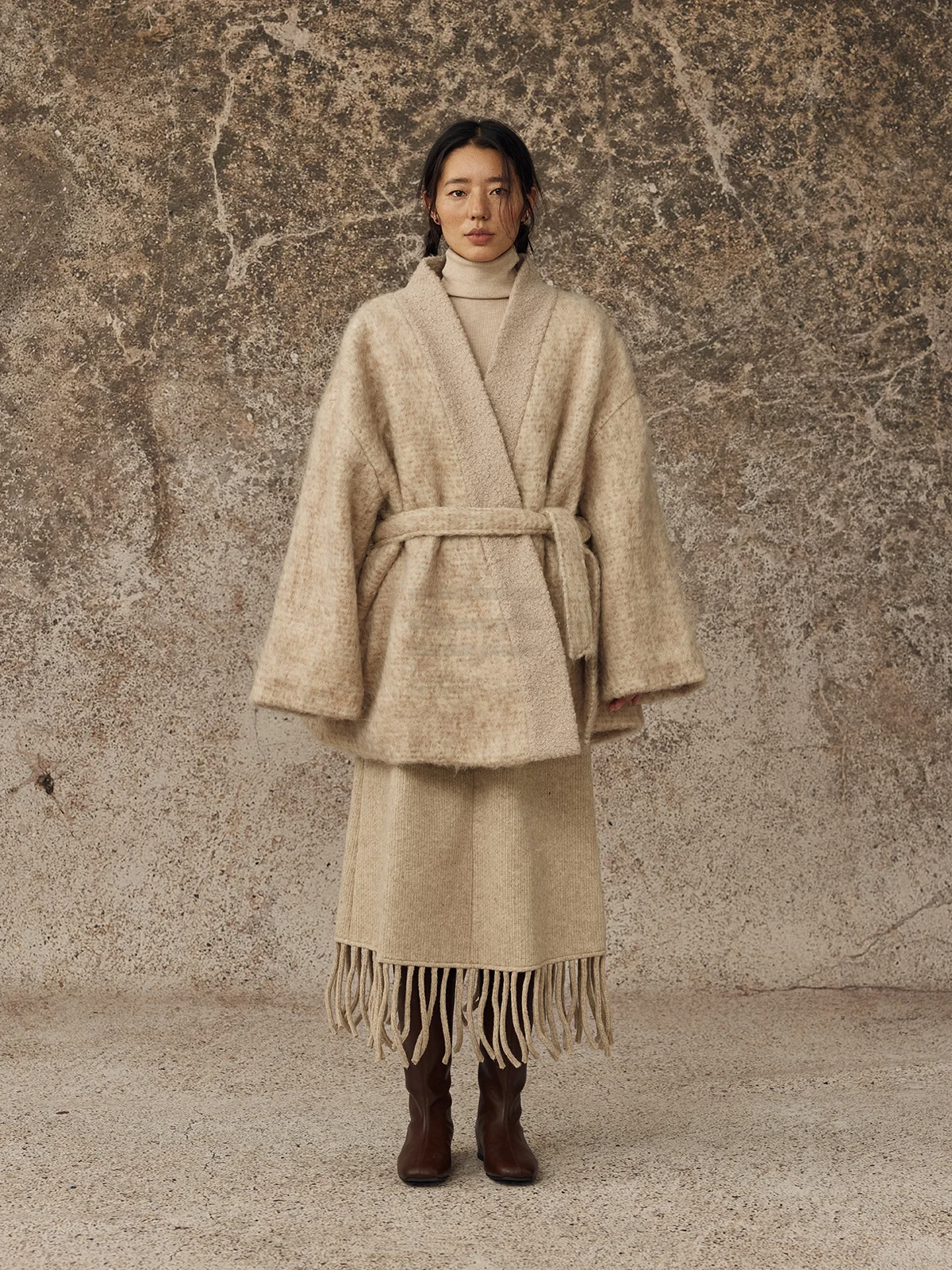 Пальто из шерстяной смеси alpa Lew, теплое, утолщенное, в китайском стиле, женская модная верхняя одежда, с V-образным вырезом, длинными рукавами, средней длины, с открытым передом
Пальто из шерстяной смеси alpa Lew, теплое, утолщенное, в китайском стиле, женская модная верхняя одежда, с V-образным вырезом, длинными рукавами, средней длины, с открытым передом