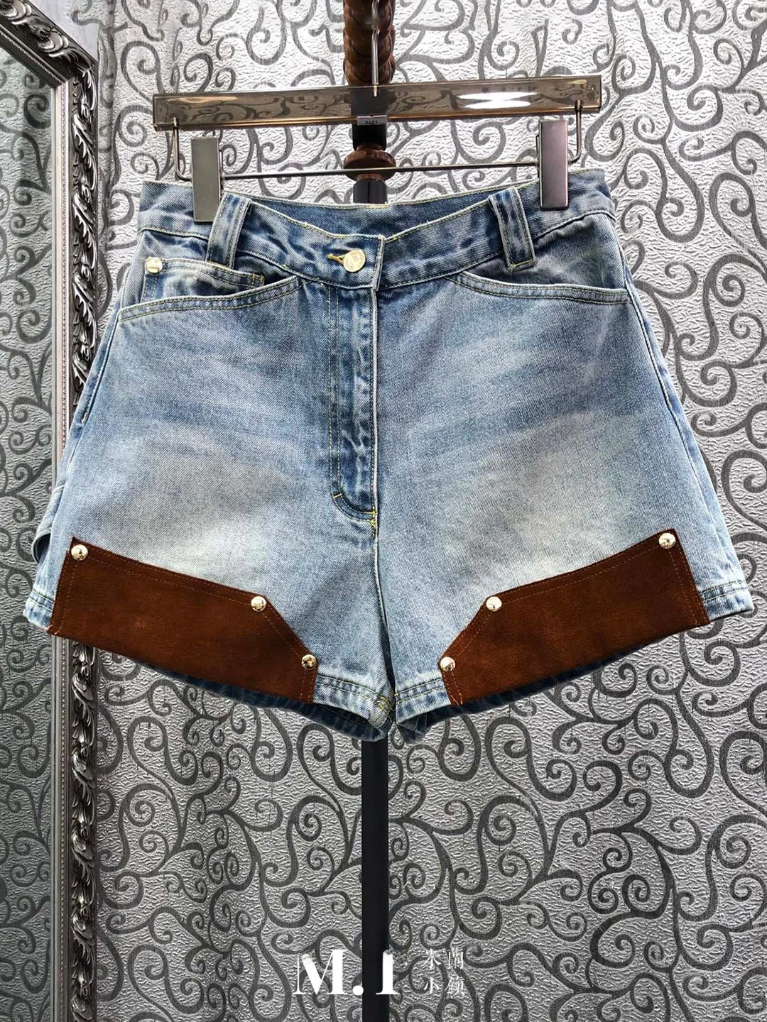 Milan Small Town South Oil Nothing Retro Patchwork Suede Rivet Washed Color Block Jeans Shorts Natural Waist Button Fly Light...
Milan Small Town South Oil Nothing Retro Patchwork Suede Rivet Washed Color Block Jeans Shorts Natural Waist Button Fly Light...