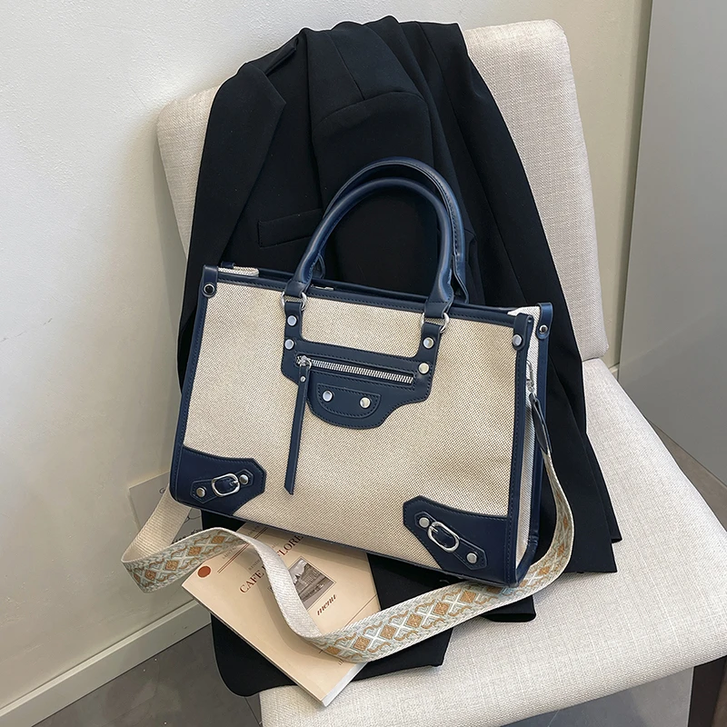 Классическая элегантная женская сумка через плечо, кожаная сумка через плечо премиум-класса с роскошной отделкой, известный дизайнер
Классическая элегантная женская сумка через плечо, кожаная сумка через плечо премиум-класса с роскошной отделкой, известный дизайнер