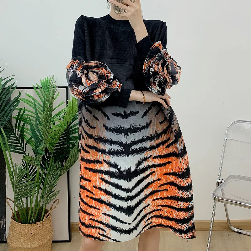 Miyake Pleated gradient dress 2023 summer New long-sleeved flower dress leopard print loose thin mid-length dress for women
Miyake Pleated gradient dress 2023 summer New long-sleeved flower dress leopard print loose thin mid-length dress for women