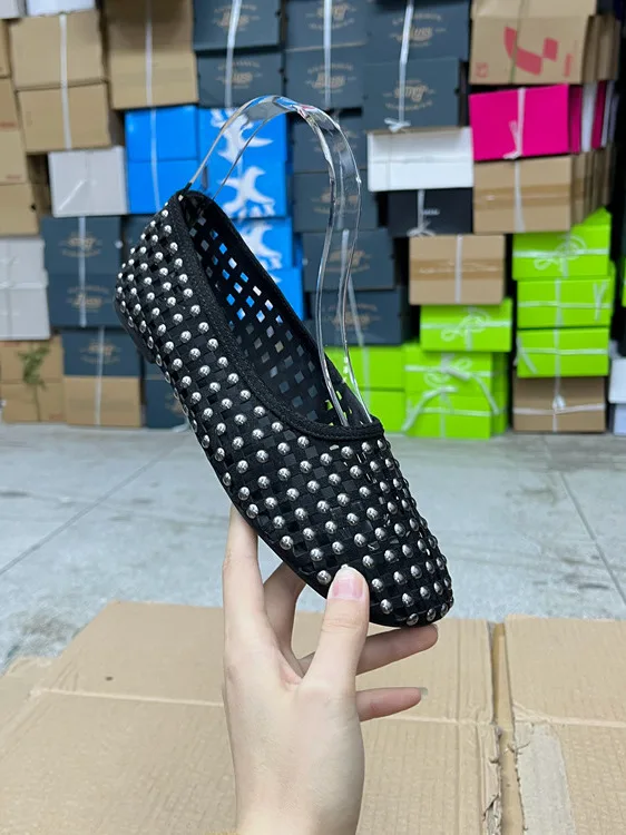 Женские балетки с круглым носком: удобные, дышащие, стильные, универсальные, повседневные, на низком каблуке, с резиновой подошвой, легко надеваемые.
Женские балетки с круглым носком: удобные, дышащие, стильные, универсальные, повседневные, на низком каблуке, с резиновой подошвой, легко надеваемые.