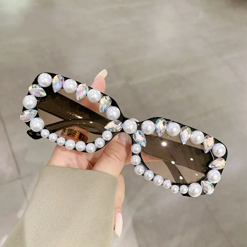 Fashion Vintage Pearl Sunglasses Women Trendy Sun Glasses Punk Luxury Brand Designer Diamond Square Elegant Ladies Shades UV400
Fashion Vintage Pearl Sunglasses Women Trendy Sun Glasses Punk Luxury Brand Designer Diamond Square Elegant Ladies Shades UV400